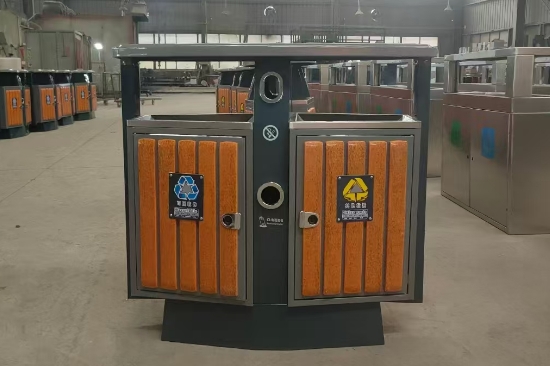 山東濰坊某小區鋼木分類垃圾桶應用案例